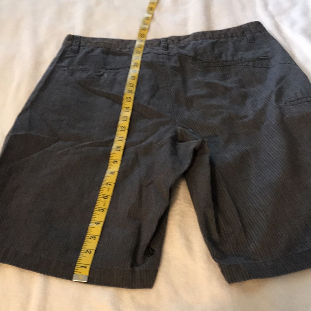 Volcom Corpo Class Pinstripe Casual Shorts Men’s 36 Read - Picture 5 of 6
